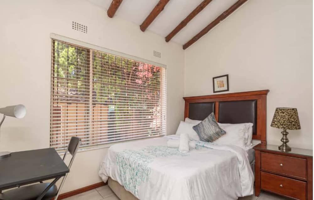 Birdsong in Sandton and Charming Townhouse Retreat