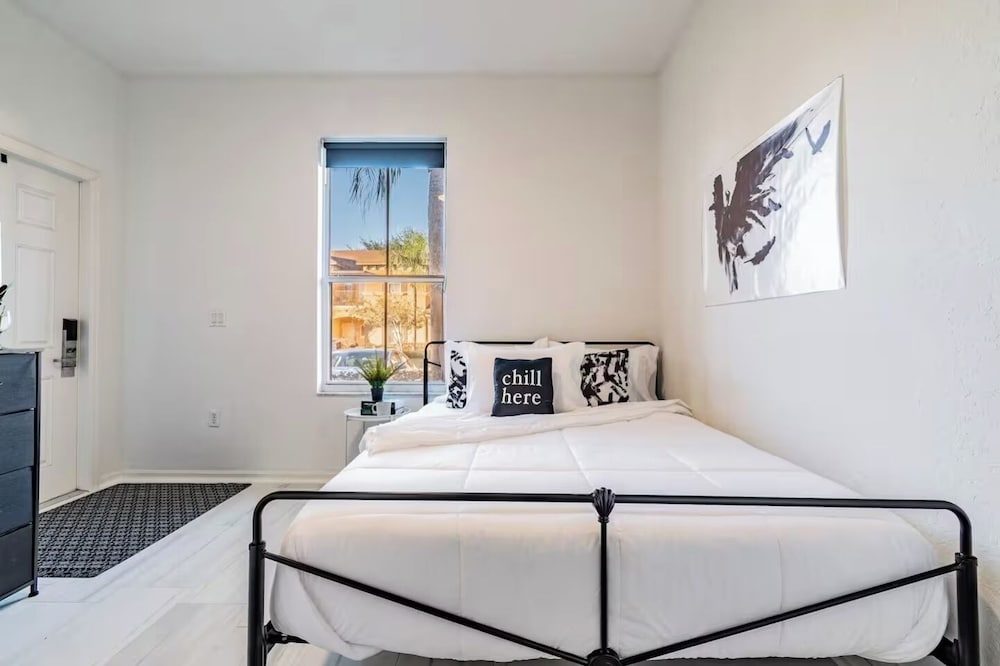 3BR Townhouse at Regal Palms: Pool & Disney Fun
