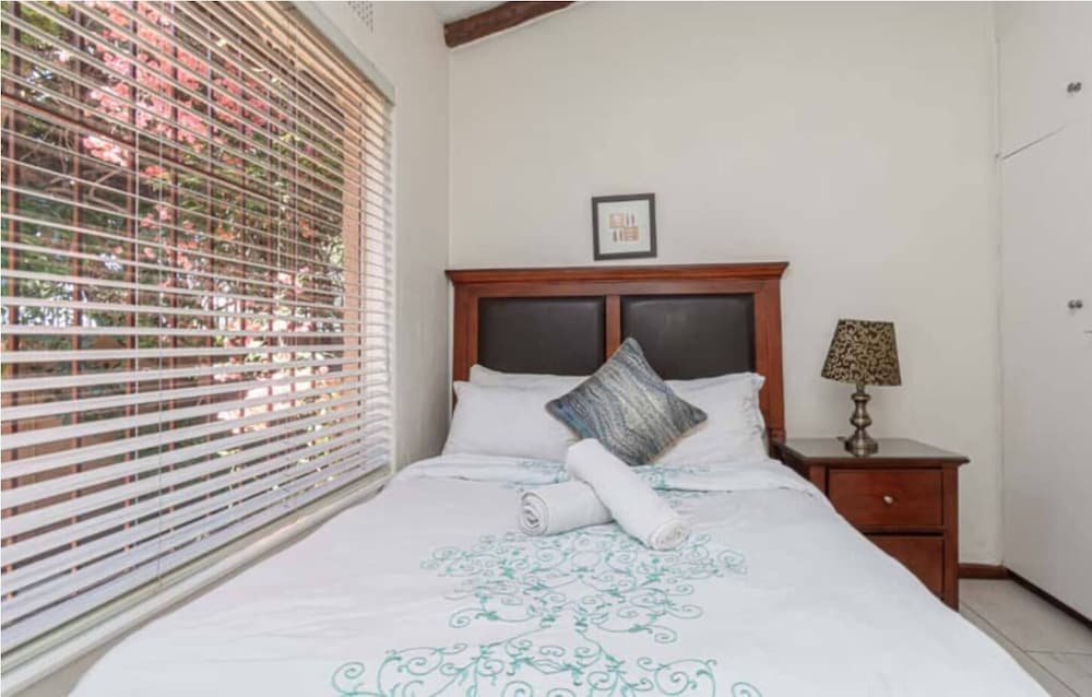 Birdsong in Sandton and Charming Townhouse Retreat