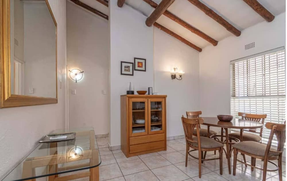 Birdsong in Sandton and Charming Townhouse Retreat