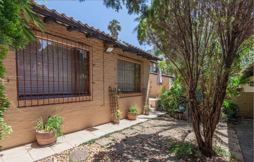 Birdsong in Sandton and Charming Townhouse Retreat