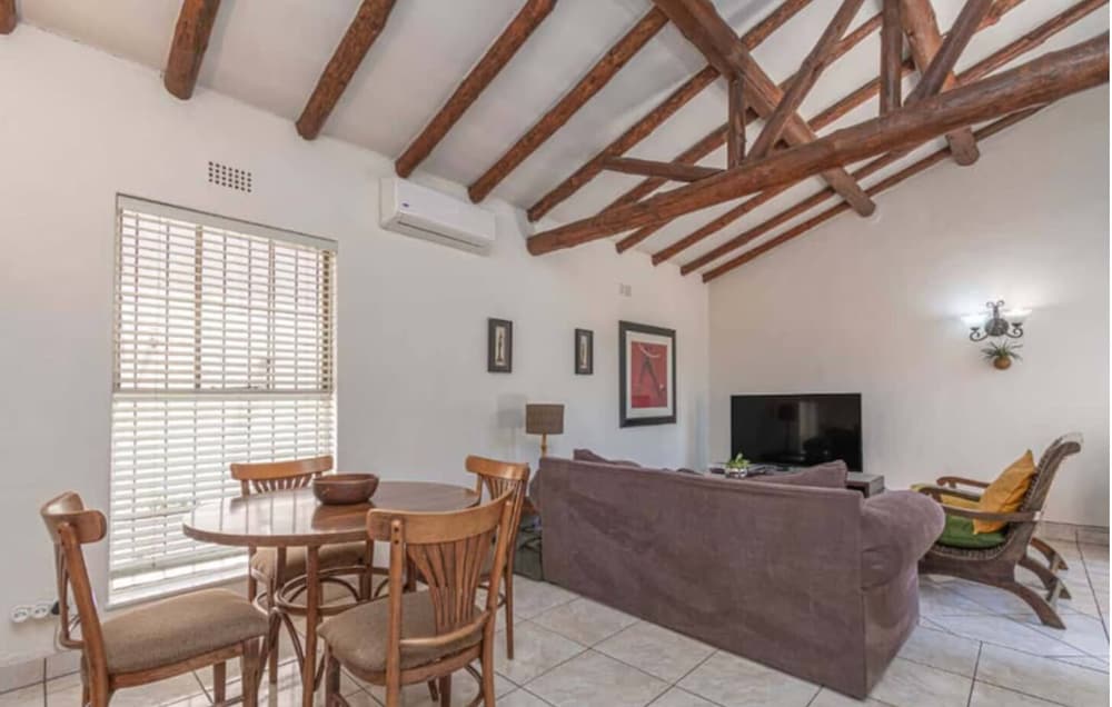 Birdsong in Sandton and Charming Townhouse Retreat