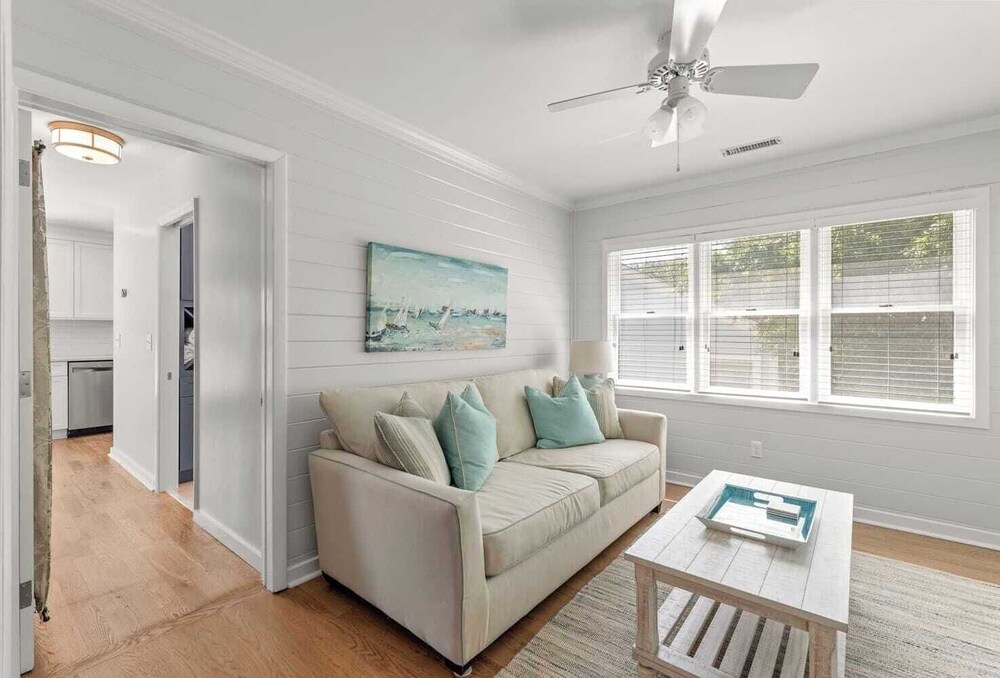 Steps to Beach & Pool Screened Porch Pelican Bay 45 at Wild Dunes Resort