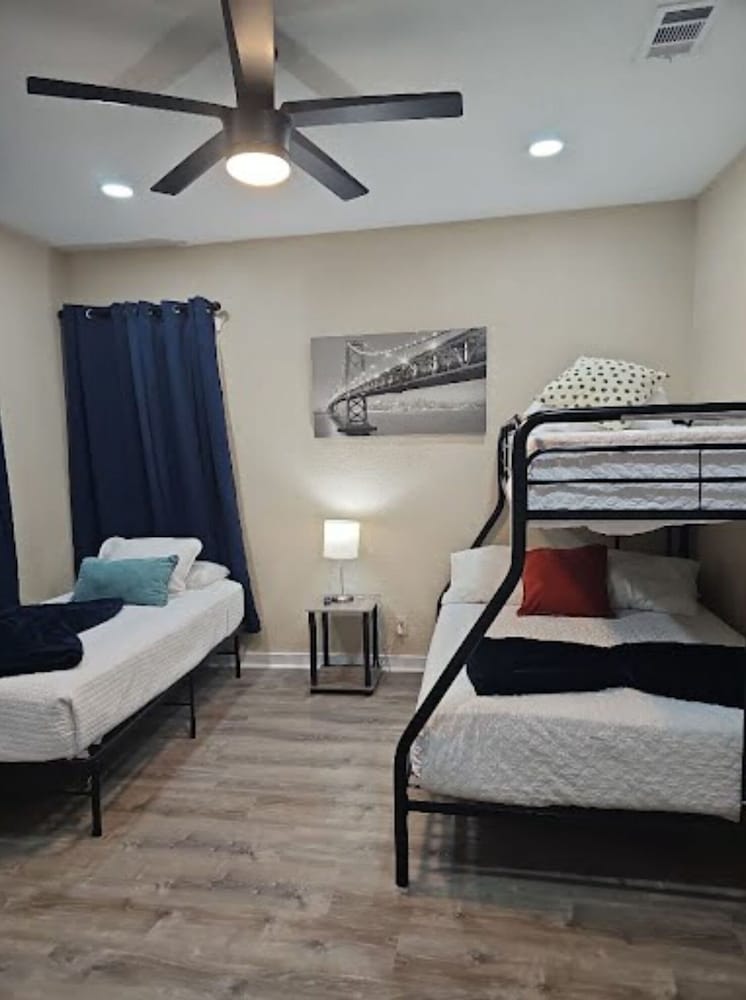 Modern Living 3BR 2BA Close to Amazing Downtown view 3
