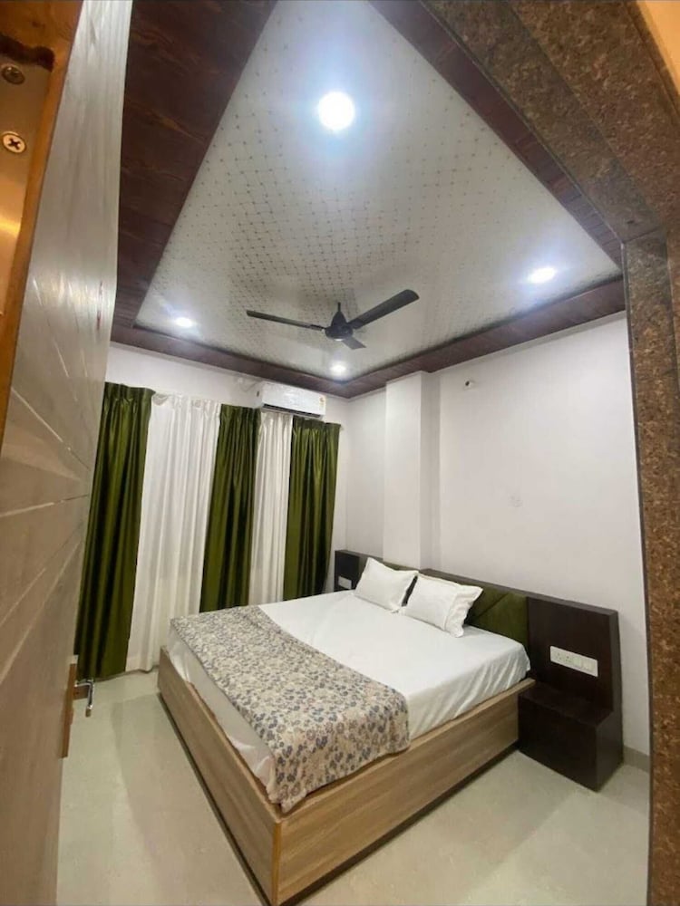 Shree Hanuman Hotel
