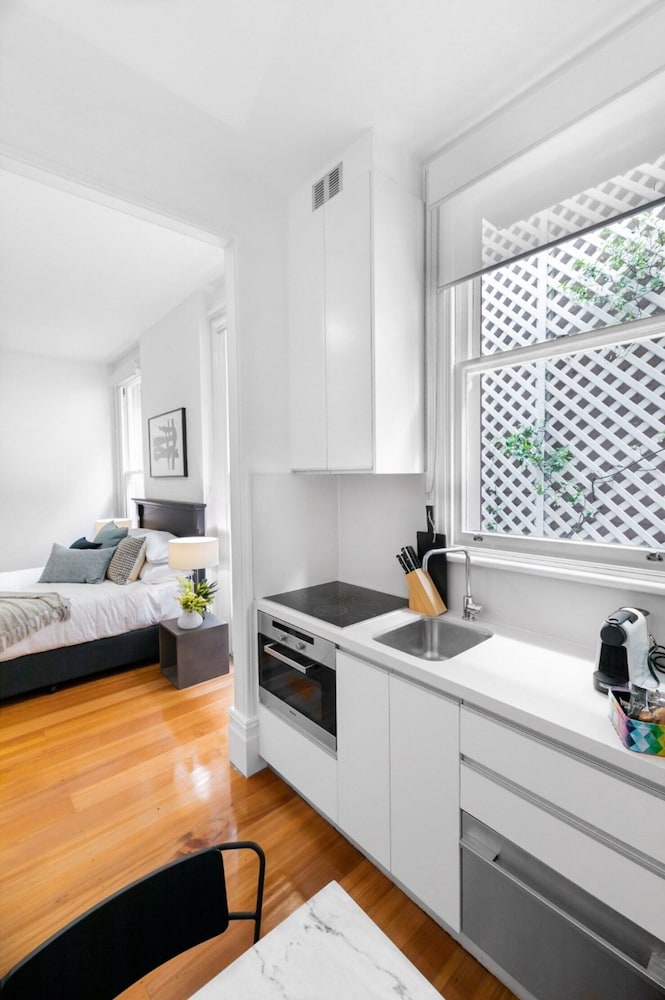 Renovated Studio in Bohemian Area Close to City