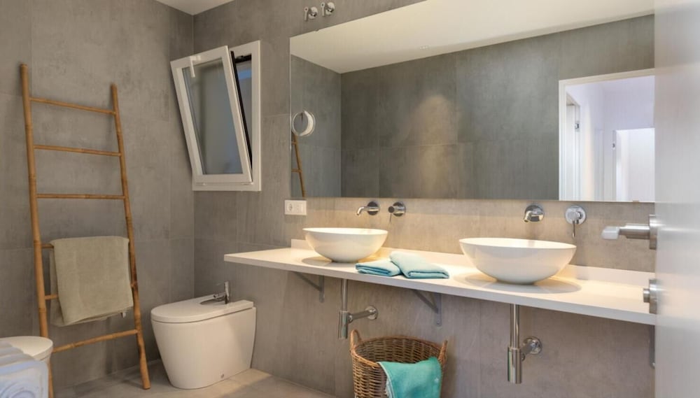 Ferran in Llafranc With 4 Bedrooms and 2 Bathrooms