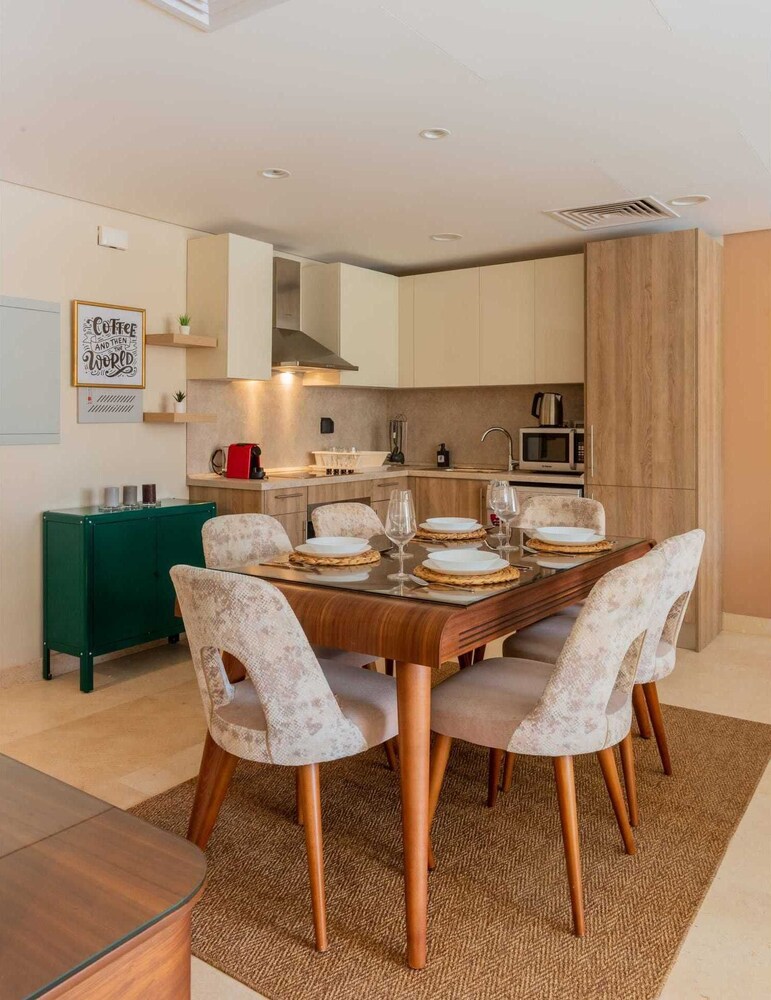 Xuru Stays I Homestyle 3BR Penthouse Pool & Beach View