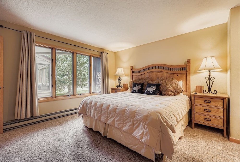 1702 The Willows 1 Bedroom Condo