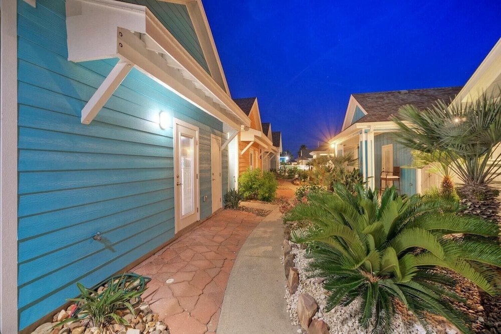Coastal Vibe by Avantstay Sunset at the Pool and Playscape