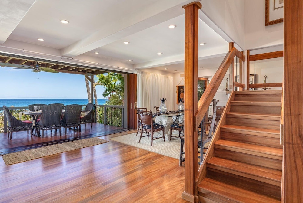 Air-conditioned Ocean Front Hawaii Townhome! - Sleeps 6 - Vrkcv