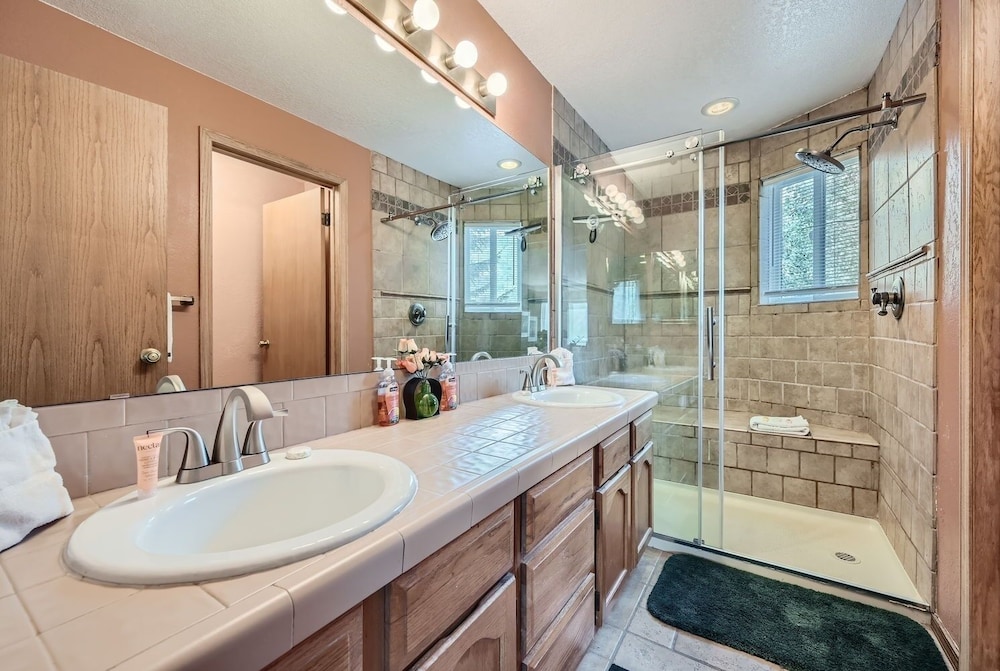122 Cinnamon Ridge 2 Bedroom Condo by RedAwning