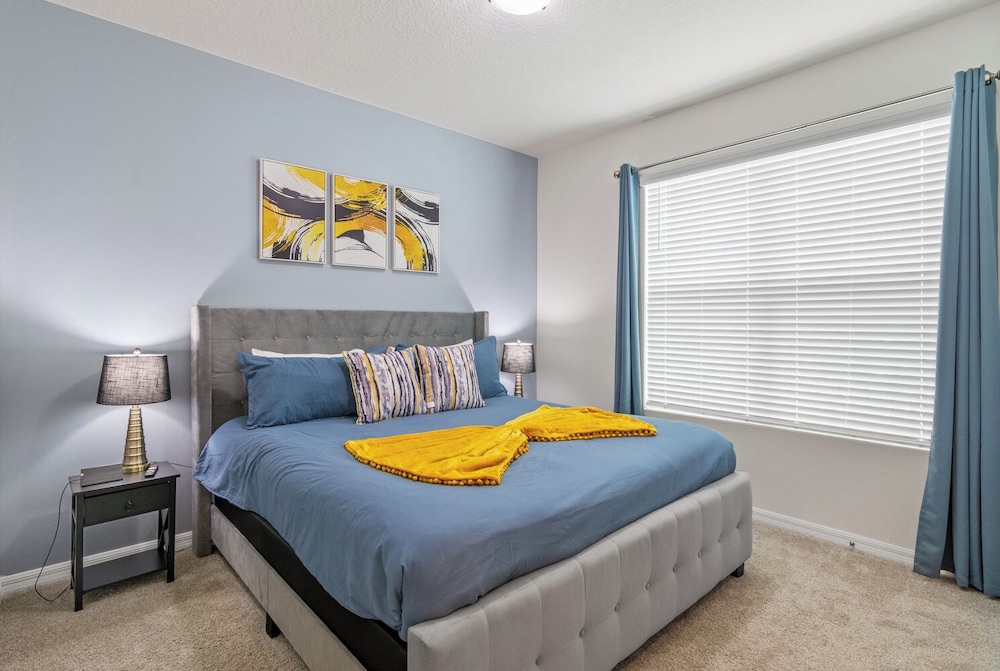 Orlando Adventure Awaits 4BR Townhouse