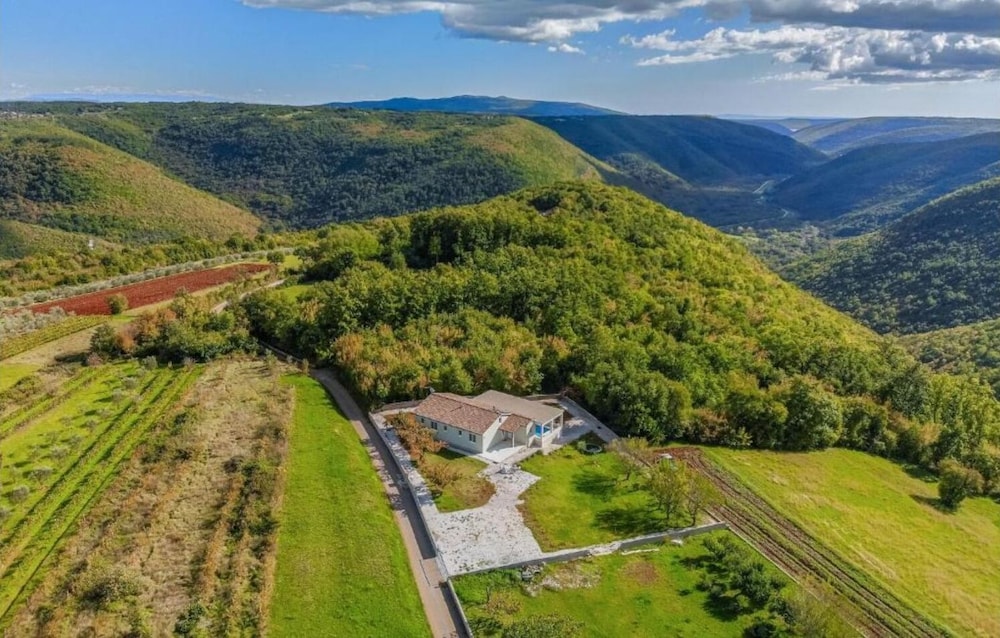 Med - Beautiful Home With Private Pool - H view 5