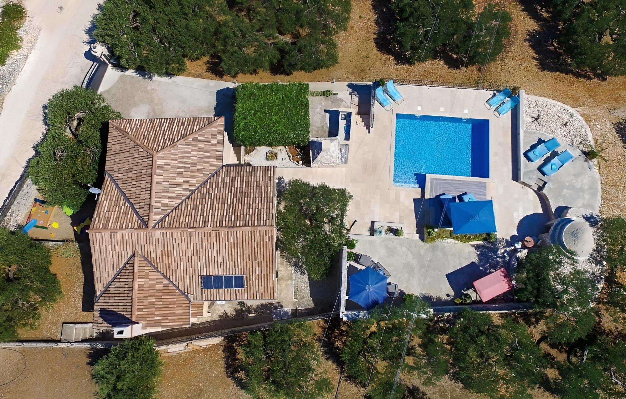 Ita - With Pool and View - H view 3