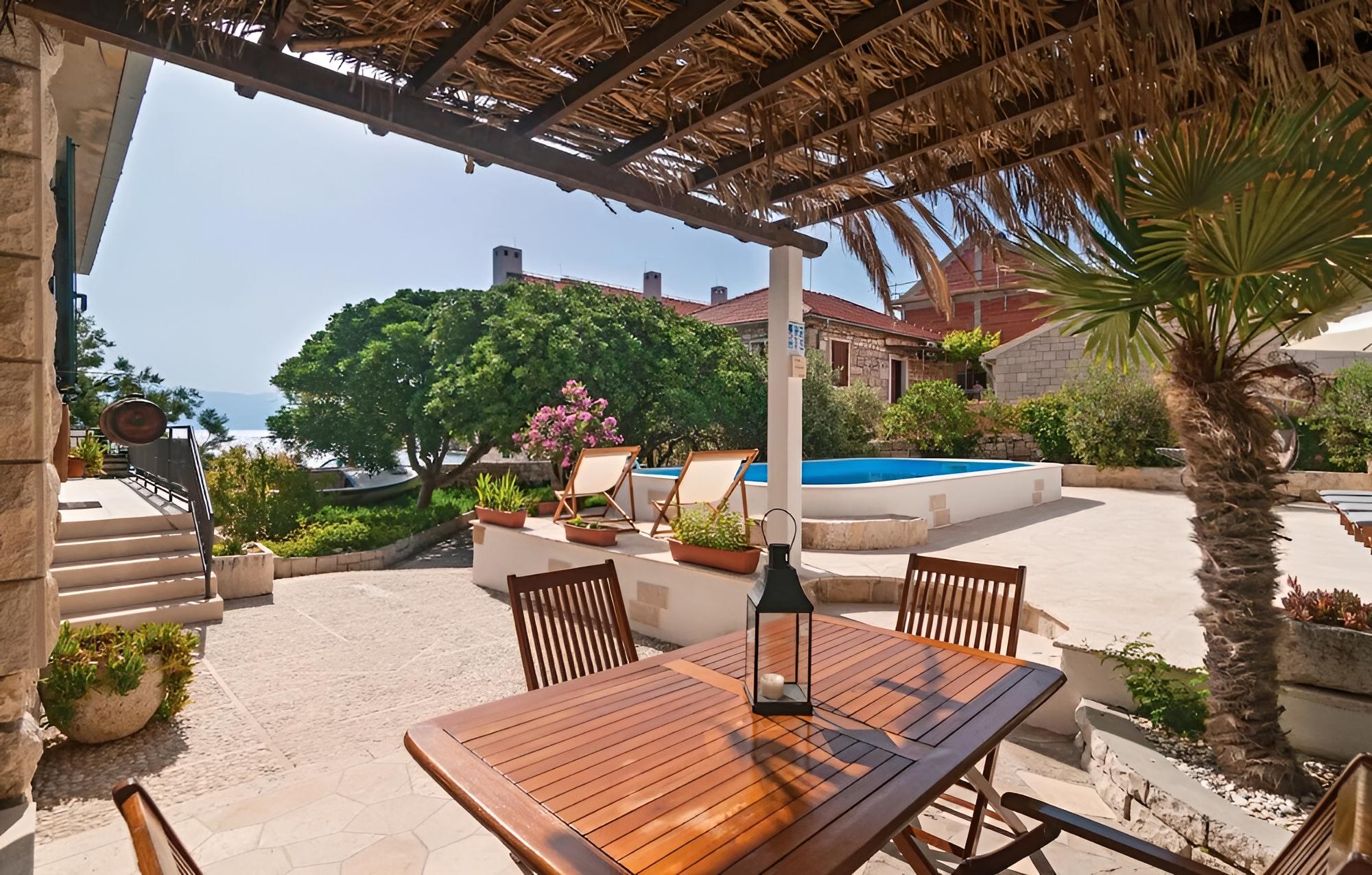 Zoki - Pool House - H view 3