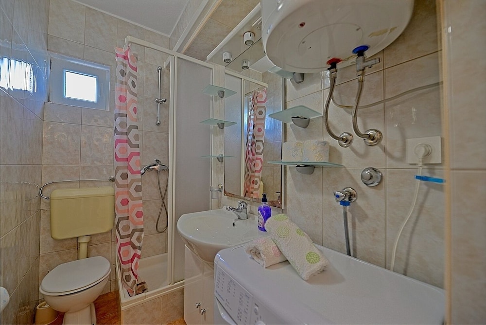 Photo 9