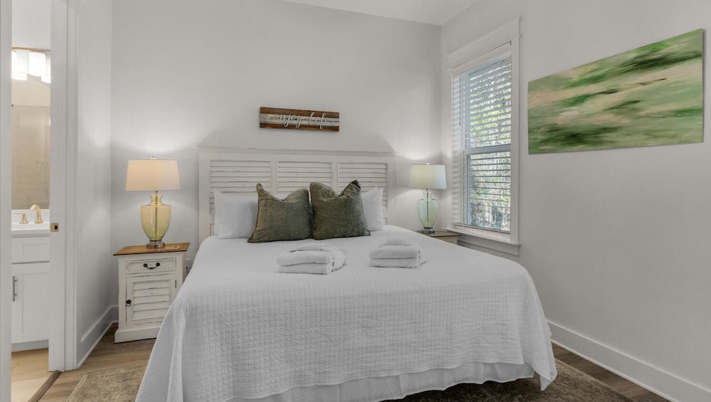 Sleep up to 28 - 2 Homes Side by Side - Close to Beach & Community Pool!