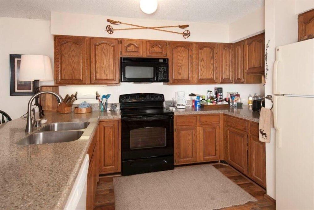Lagoon 762b 3 Bedroom Townhouse by RedAwning