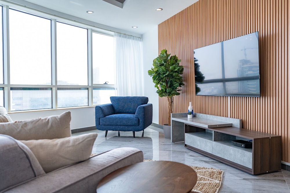 Dubai Marina - Stunning Huge 4 Bedroom Apts Near JBR - Gym - Pool - Parking by Sojo Stay