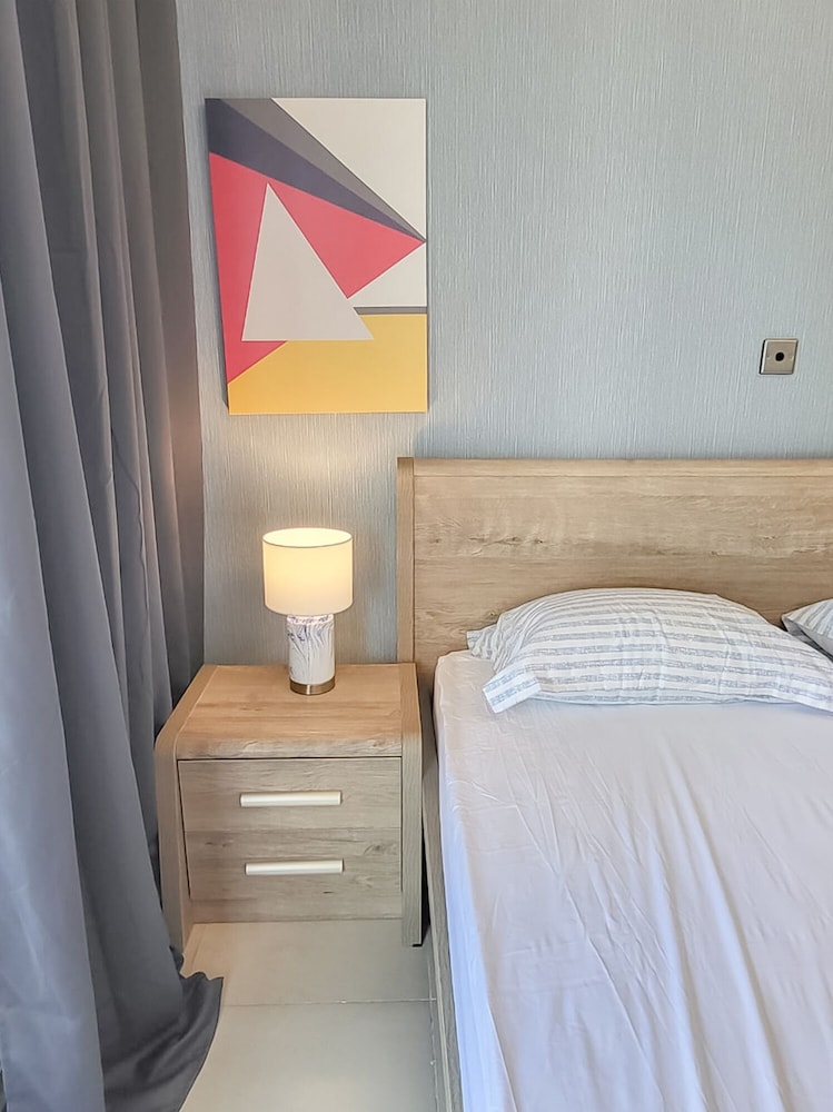 Cosmos Living Discovery Gardens — bedroom