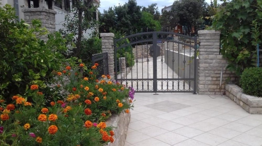 More - With Large Terrace - H view 4