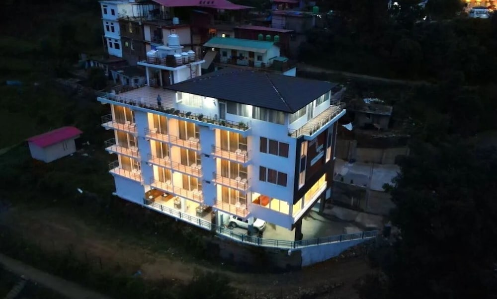 R Narayan Pleasant Inn Hotel - Guptkashi