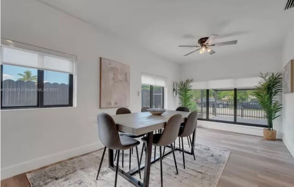 Boho Chic: 3BR Home With Pool