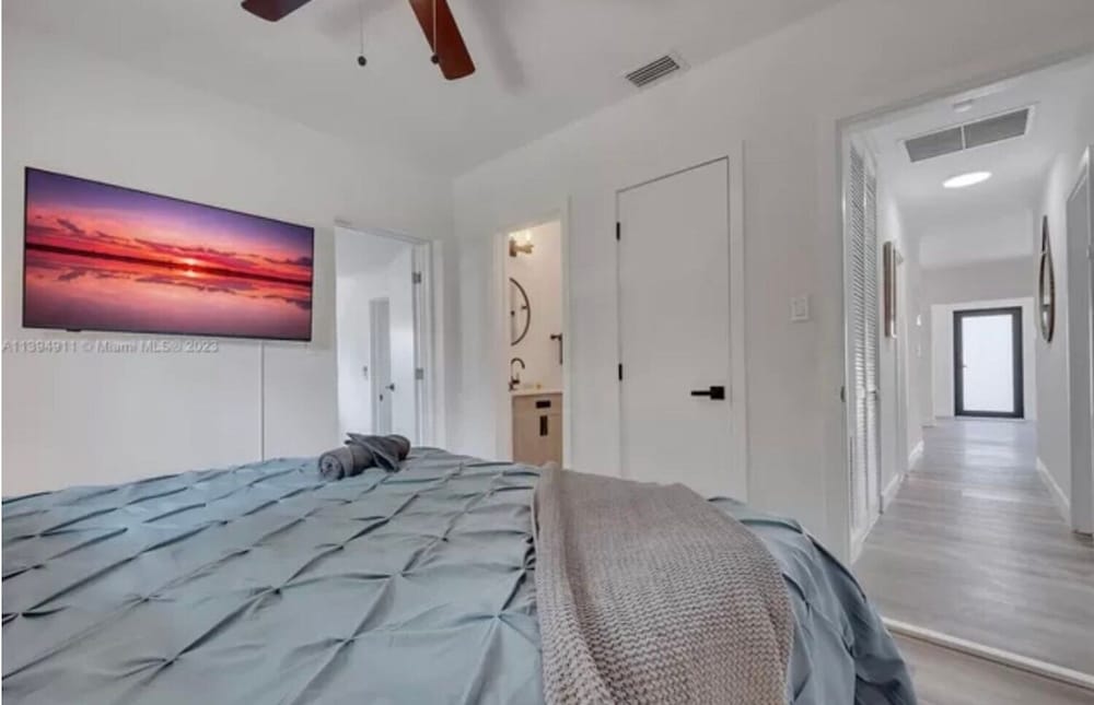 Boho Chic: 3BR Home With Pool