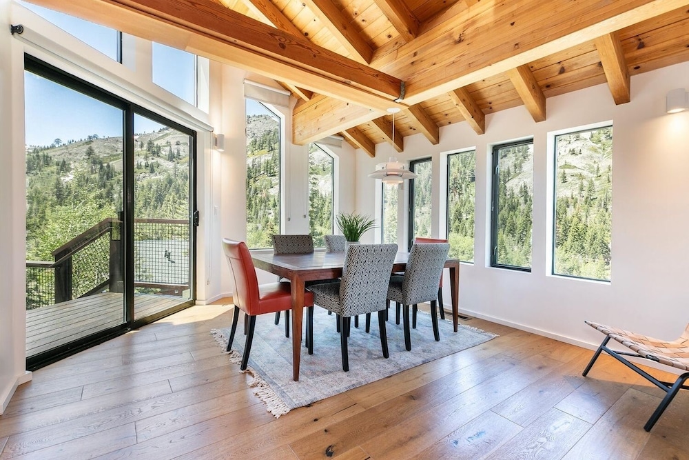 Lake Tahoe Vacations - Trapper Mc Nutt Modern Mountain 4 Bedroom Home by RedAwning - Property Image 16