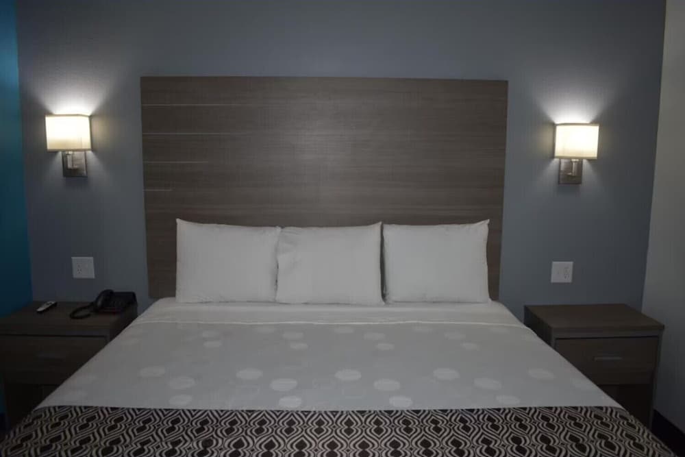 Hotel Royale IAH Airport North Houston I-45