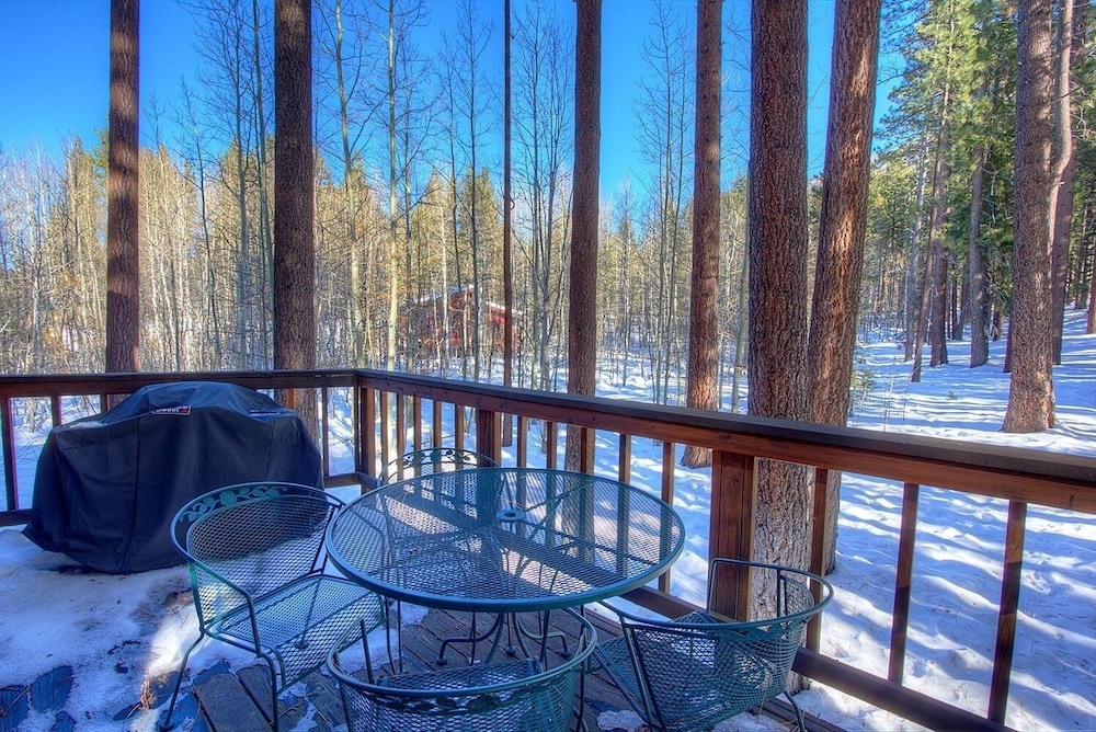 Aspen View Lodge 3 Bedroom Home by RedAwning view 4