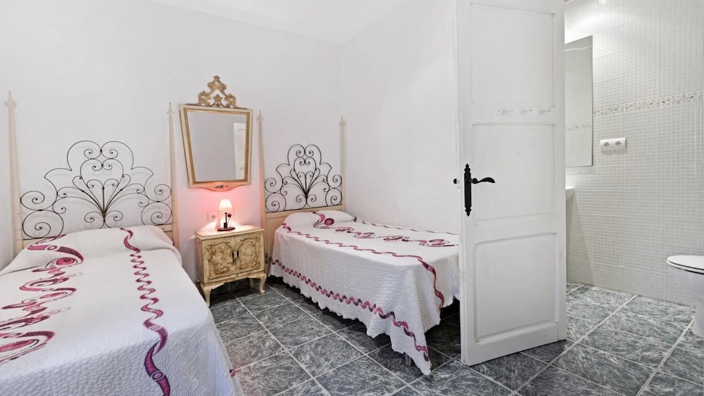 Peral in Llafranc With 2 Bedrooms and 2 Bathrooms