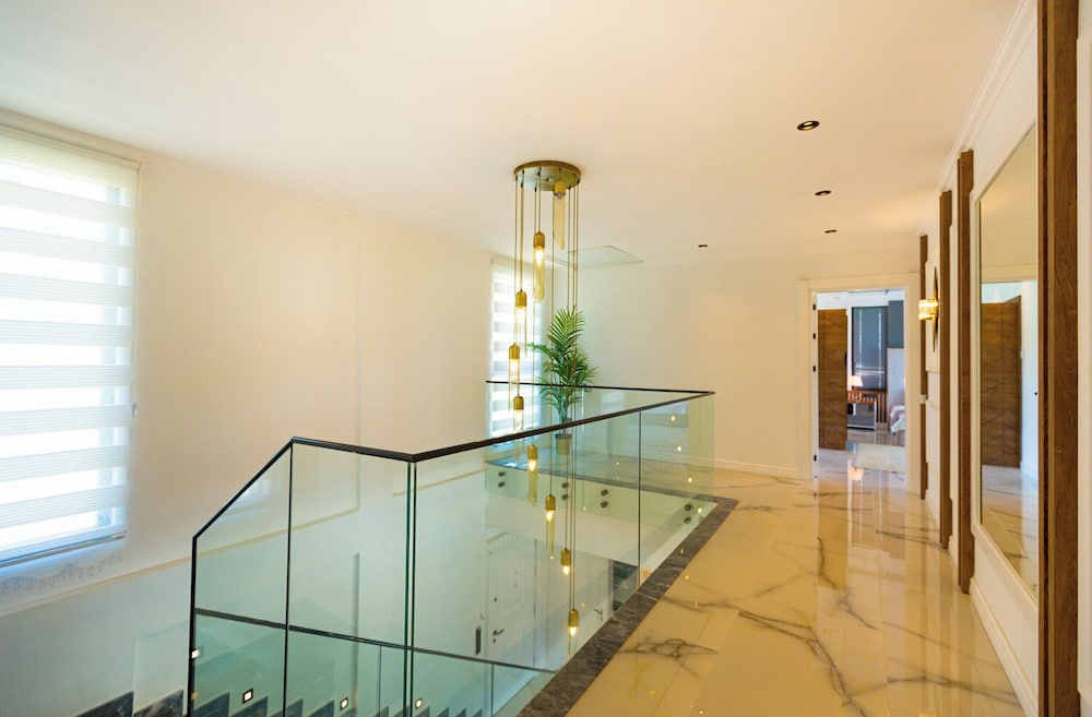Villa White House