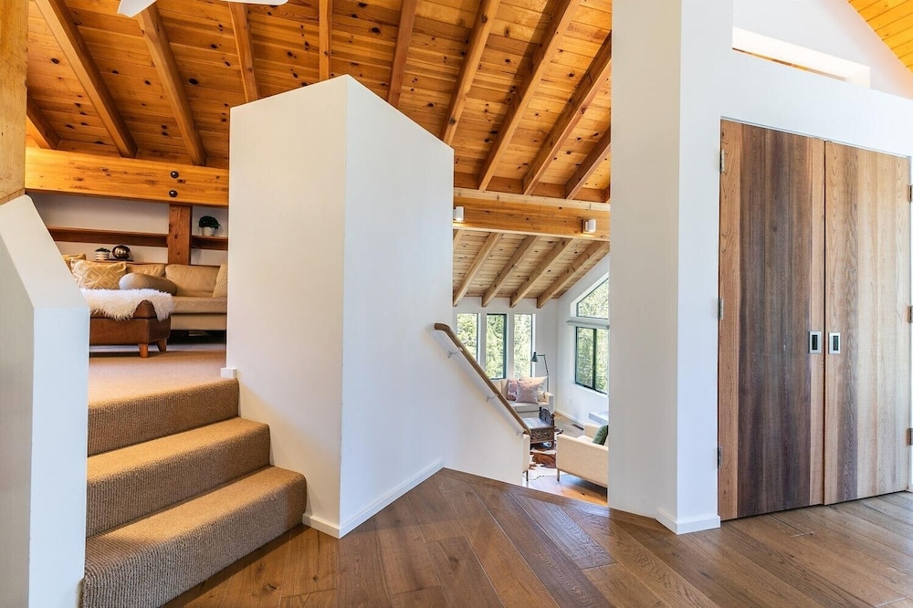 Lake Tahoe Vacations - Trapper Mc Nutt Modern Mountain 4 Bedroom Home by RedAwning - Property Image 7