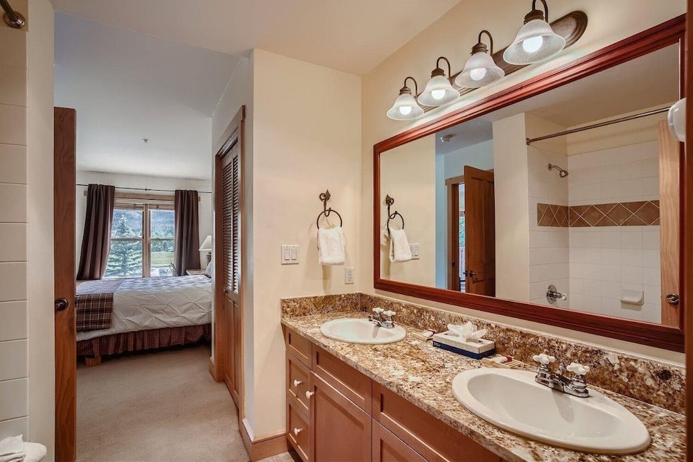 Copper Springs 209 2 Bedroom Condo by RedAwning