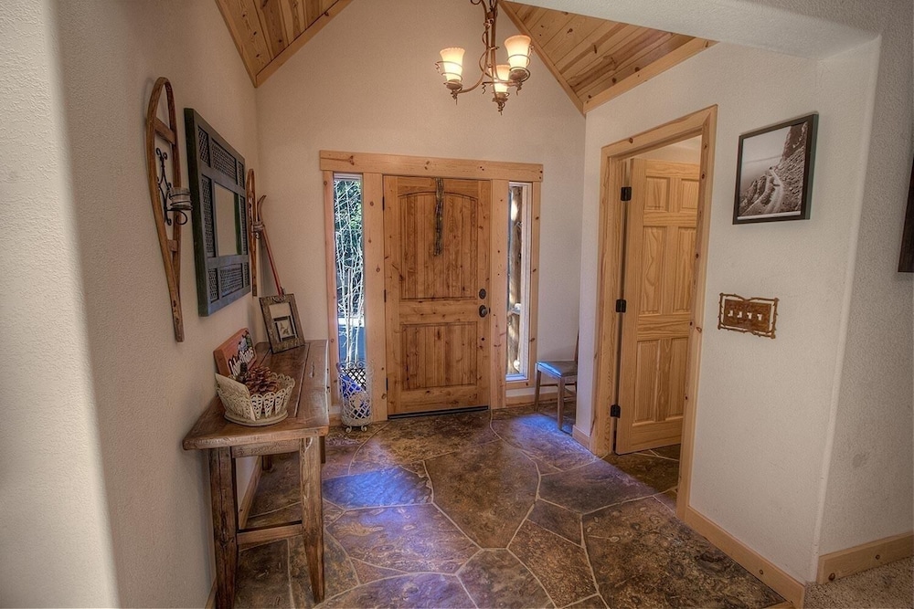 Knotty Pine Retreat 3 Bedroom Home view 5