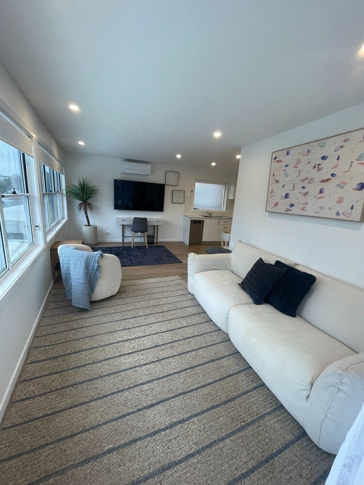 Relax on Marine Parade 2 BDR Apartment