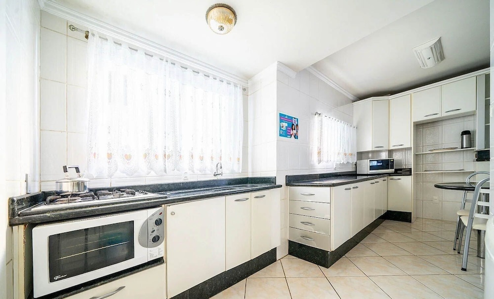 3 Bedroom apt 100m fr/ the Central Beach BC Edg401