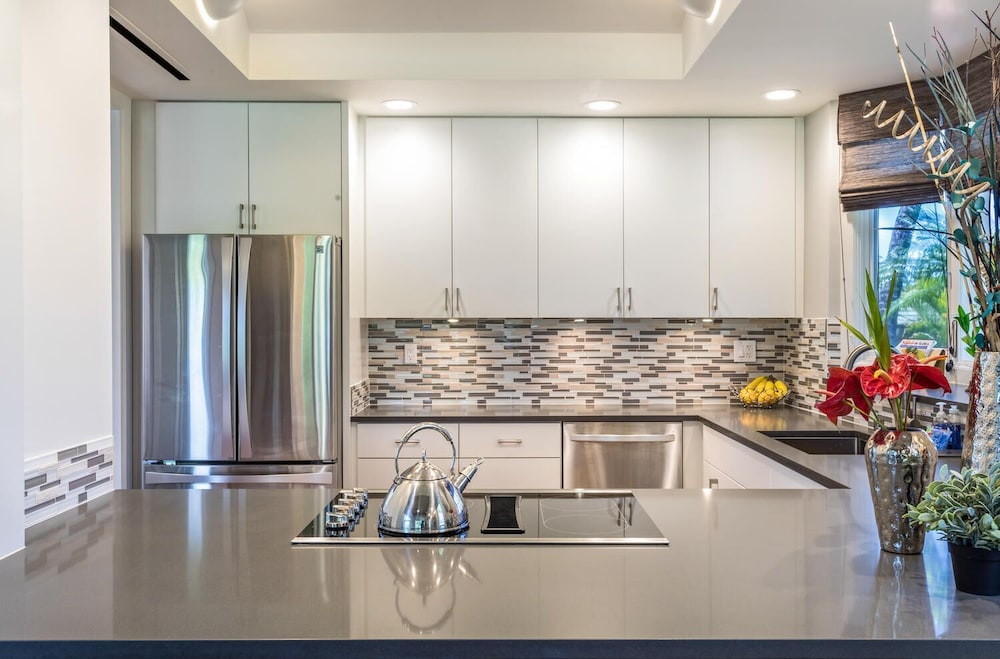 Gorgeous Hawaii Unit Sleeps 6! Access to Fitness and Tennis - Vrkcv