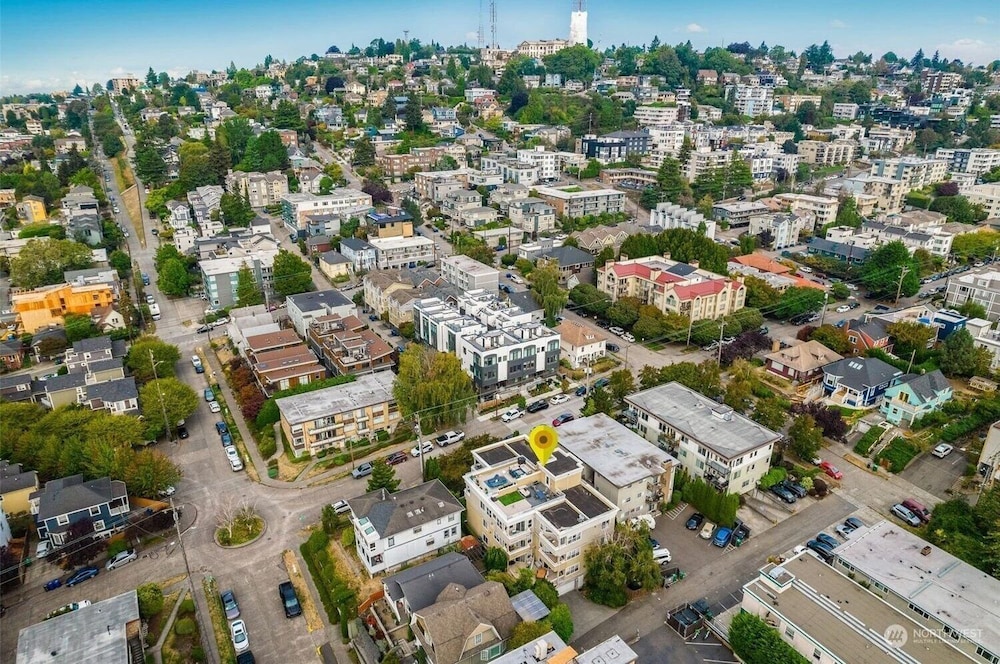 Walkable Seattle Gem Close To Everything 2 Bedroom Condo