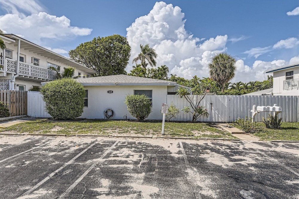 Hotel Amazing 2BR walking distance to Beach - Image 1