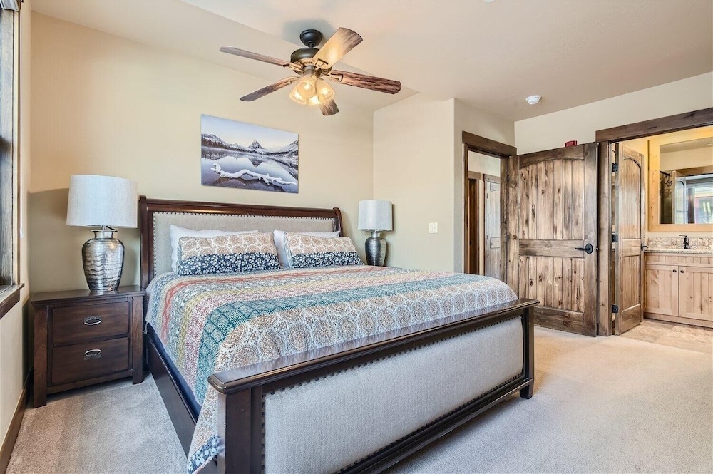 Condos Off Main 15 4 Bedroom Condo by RedAwning view 3