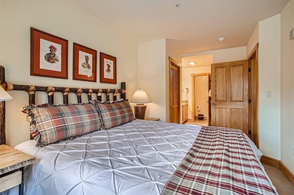 Copper Springs 209 2 Bedroom Condo by RedAwning