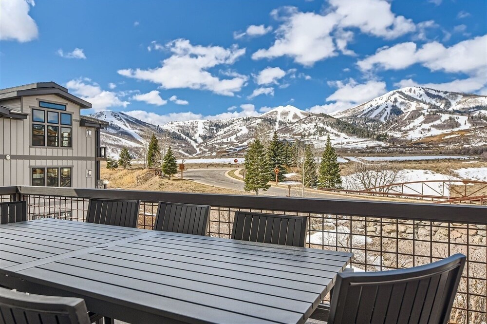 Helling Circle Hideaway 303 3 Bedroom Condo by RedAwning view 2