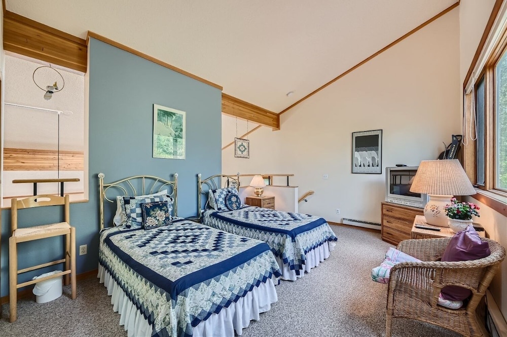 The Pines - Keystone Ski Resort CO Vacation Lodging