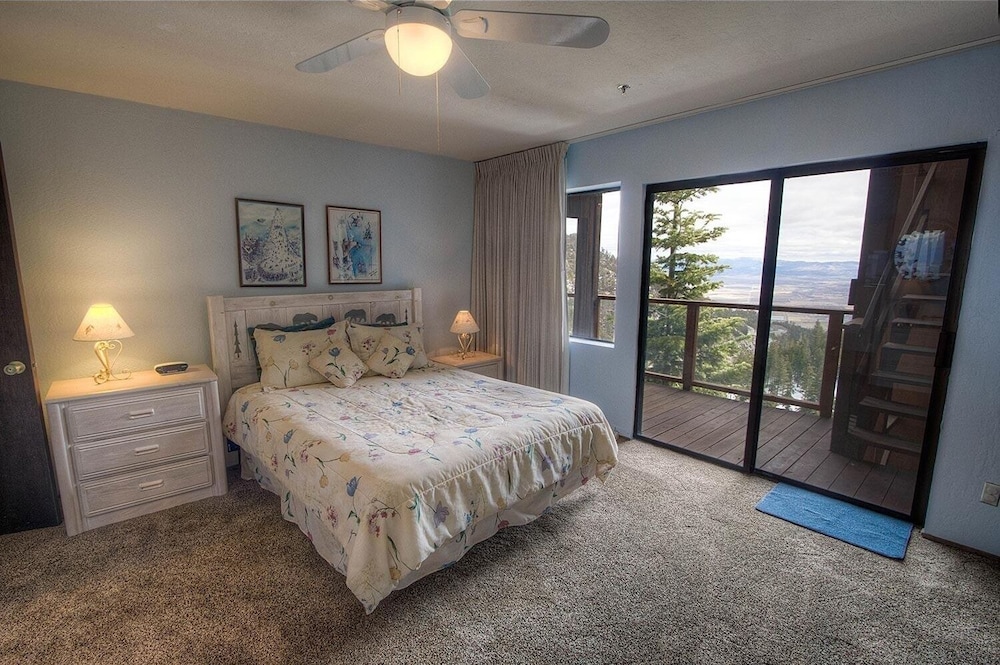 Lakescape 3 Bedroom Condo by RedAwning view 5