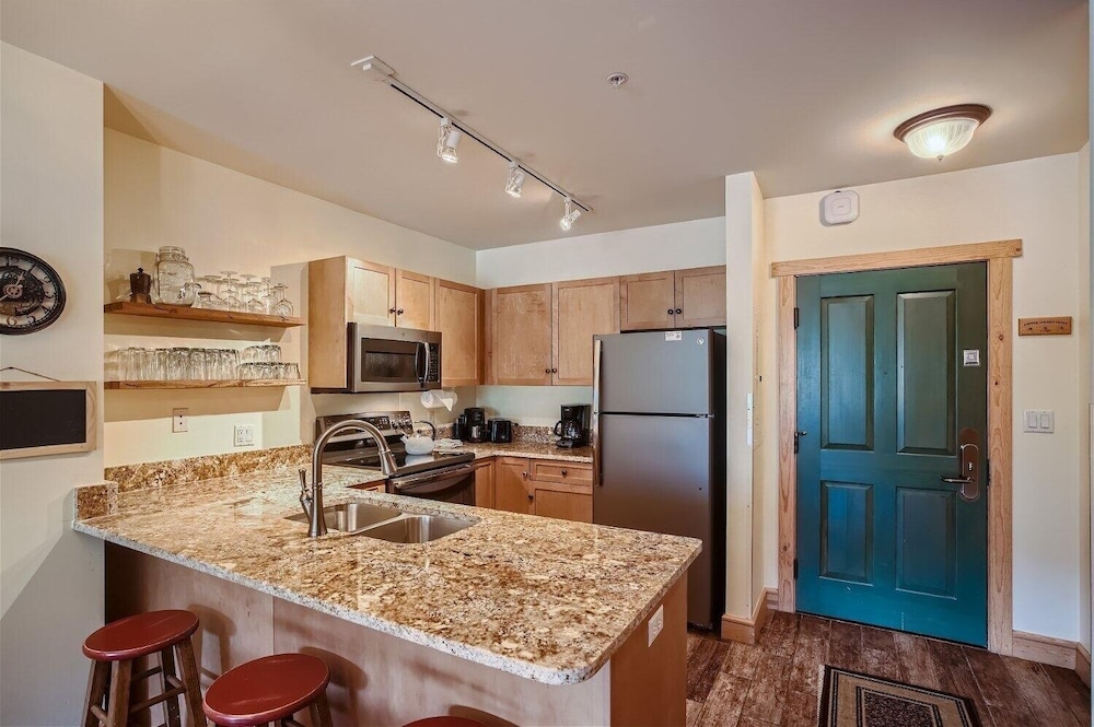 Copper Springs 209 2 Bedroom Condo by RedAwning