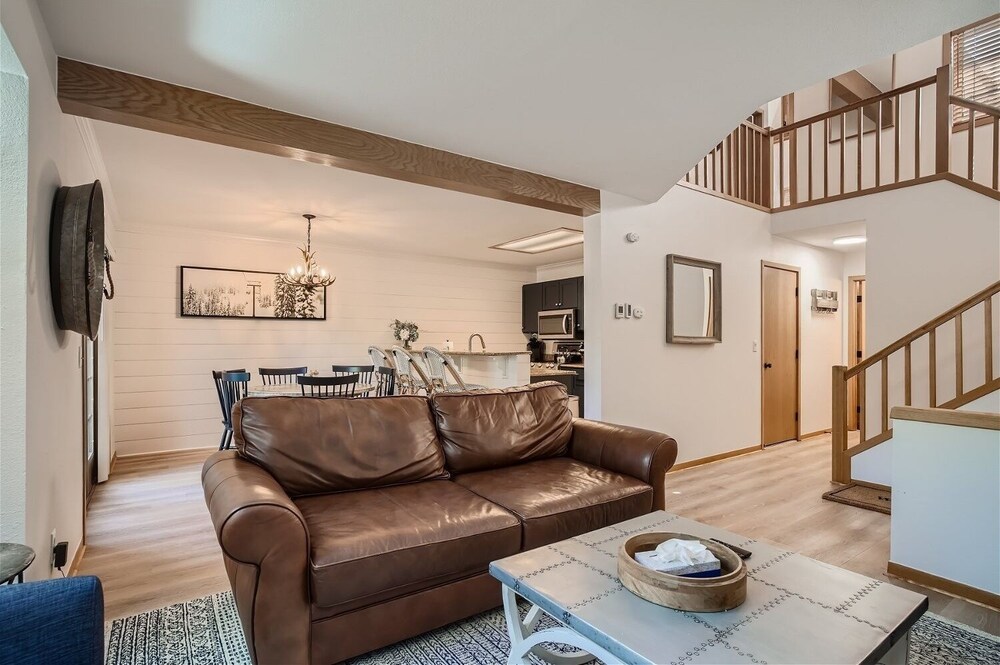 470 Homestead 3 Bedroom Townhouse by RedAwning view 2