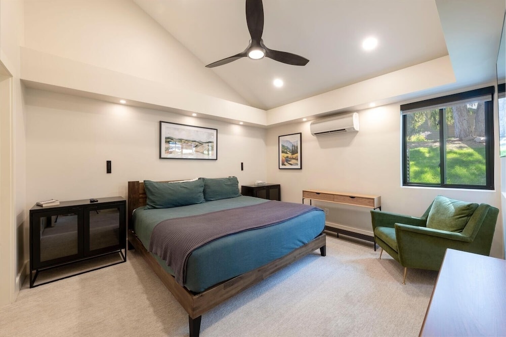 Stylish 4BR Canyons Village-Walk to Cabriolet-Hidden Creek 37D
